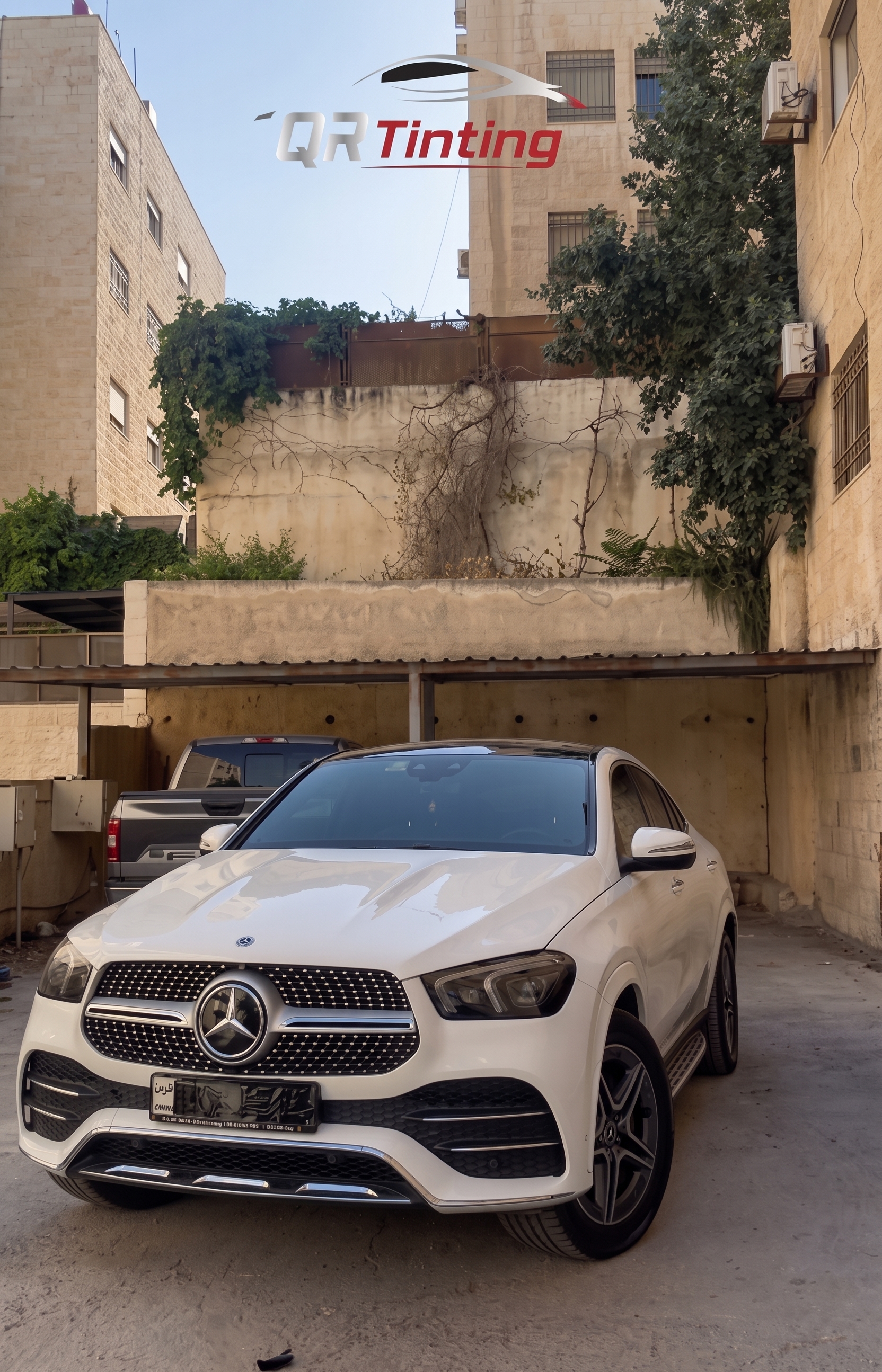 مرسيدس إس يو في بيضاء